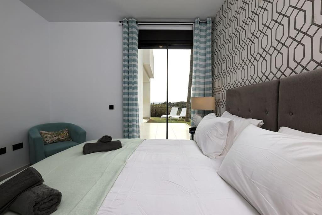 2 Bedroom Ground Floor @ Hills! Apartamento